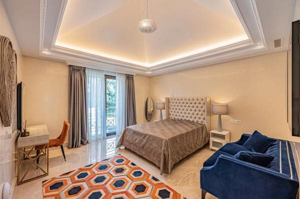 Independent chalet for sale in Lugar Urbanizacion Sierra Blanca, Marbella
photo 1