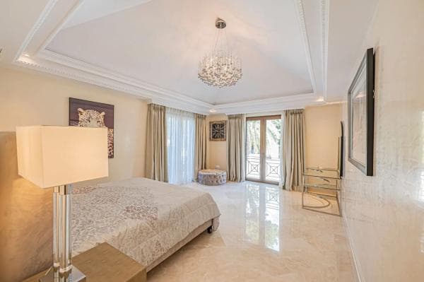 Independent chalet for sale in Lugar Urbanizacion Sierra Blanca, Marbella
thumbnail 2