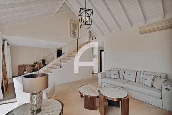 Independent chalet for sale in Vía, 1, Marbella
thumbnail 2