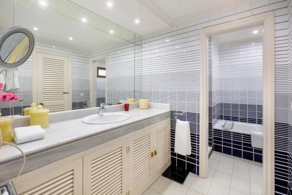 Independent chalet for sale in Lomas de marbella, Marbella
thumbnail 2