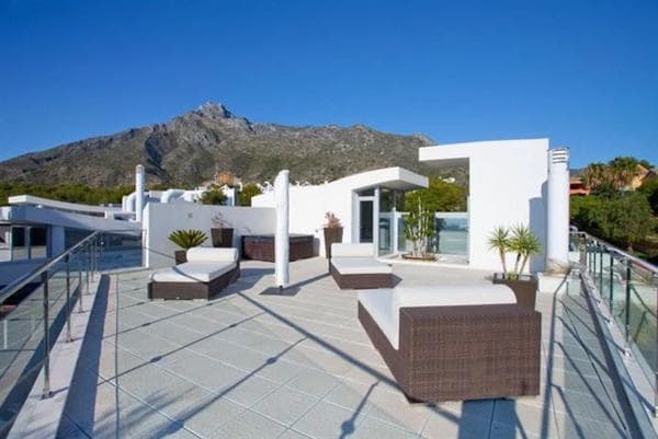 Chalet adosado en venta en Barrio Sierra Blanca , Marbella thumbnail 1