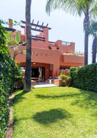 Independent chalet for sale in Barrio Lomas de Marbella Club, Marbella
thumbnail 1