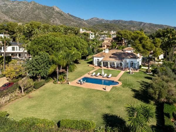 Independent chalet for sale in Urbanizacion Altos Reales, 8, Marbella
photo 1