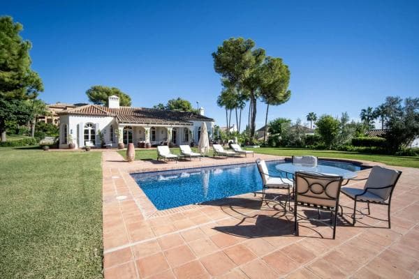 Independent chalet for sale in Urbanizacion Altos Reales, 8, Marbella
thumbnail 1