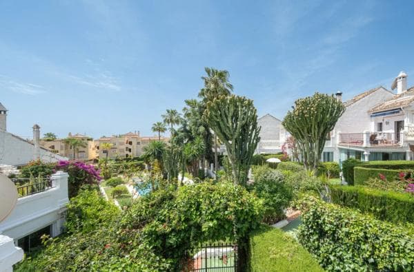 Chalet adosado en venta en Barrio Nagüeles , Marbella photo 1