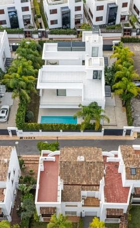 Independent chalet for sale in Urbanizacion Rio Verde Playa, Marbella
thumbnail 2