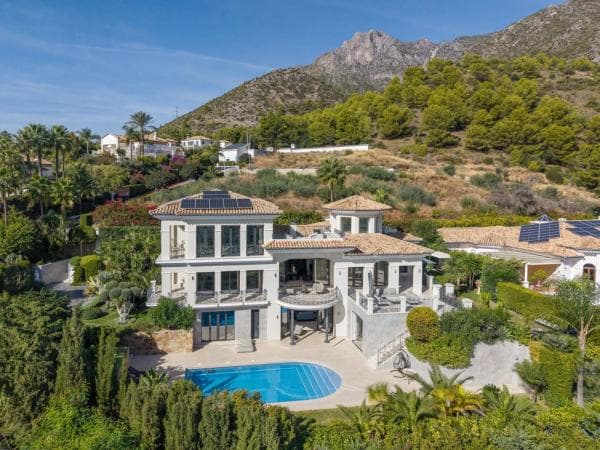 Independent chalet for sale in Calle Mozart, 10, Marbella
photo 1