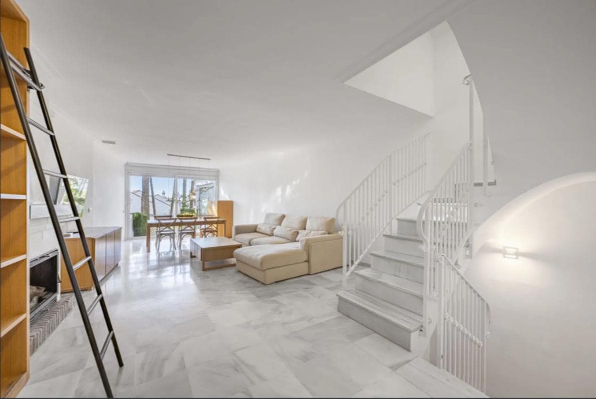 Venta de chalet adosado en Barrio Nagüeles , Marbella photo 3