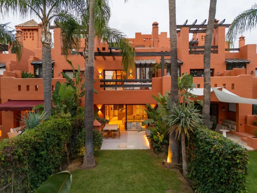 Venta de chalet adosado en Barrio Lomas de Marbella Club , Marbella photo 2