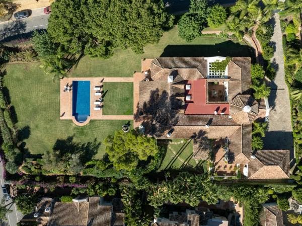 Independent chalet for sale in Calle Albinoni, 7, Marbella
thumbnail 2