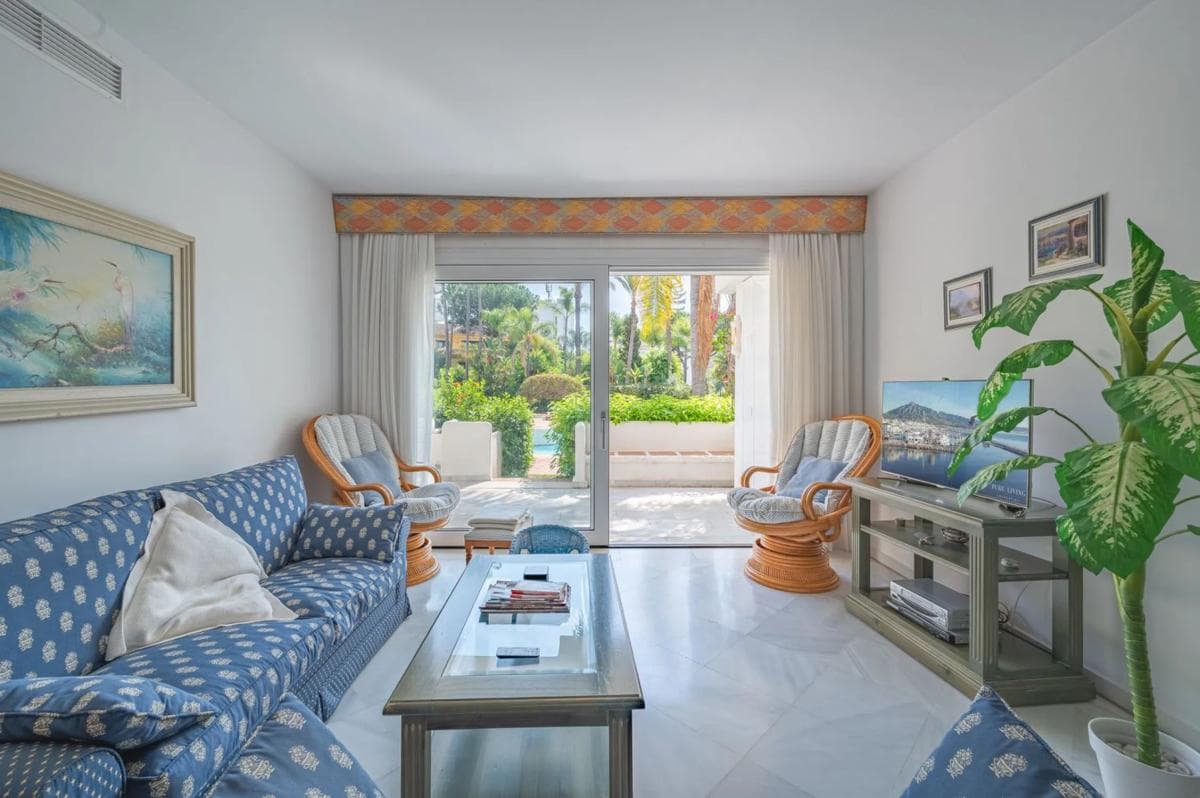 Sale of apartment in Comunidad Alhambra del Mar s/n, Marbella
photo 4