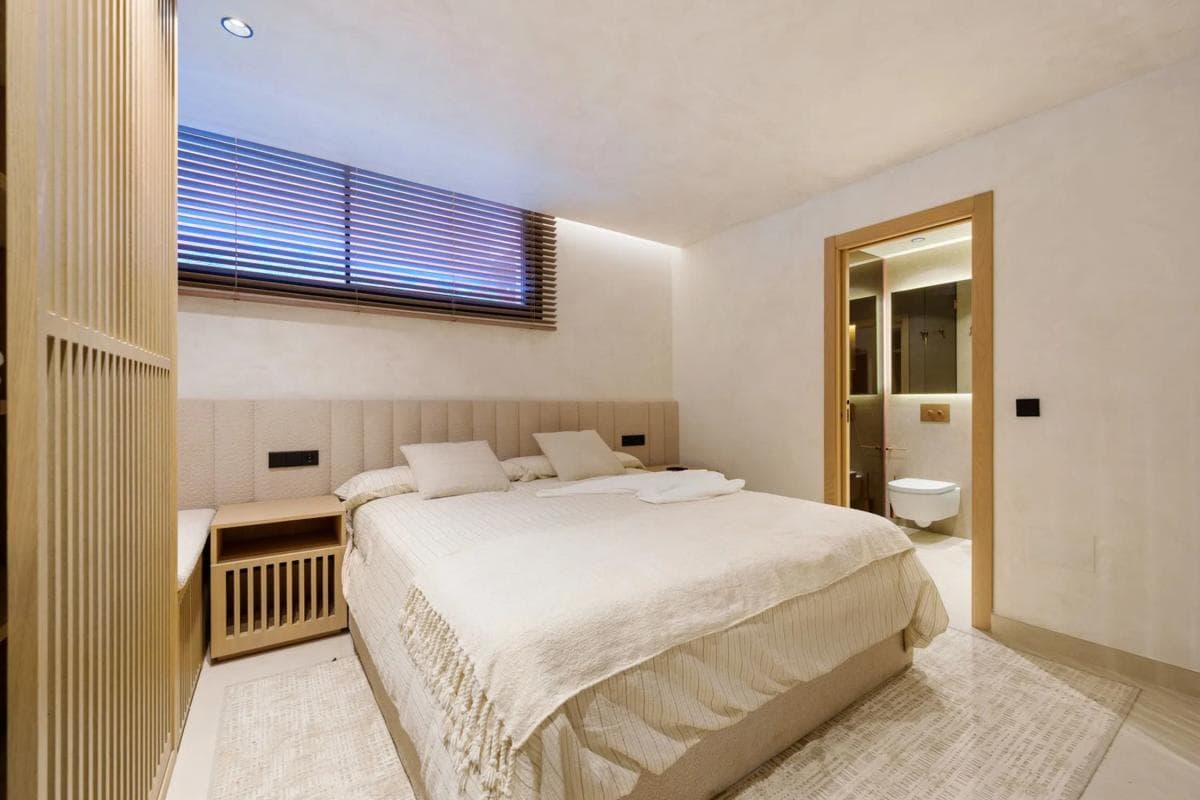Venta de chalet adosado en Pintor Francisco Iturrino, 3 , Marbella photo 2