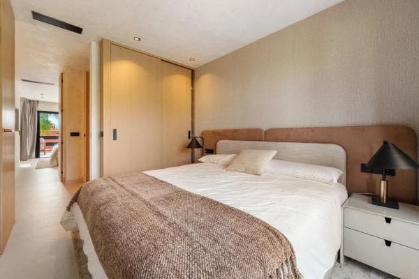Chalet adosado en venta en Pintor Francisco Iturrino, 3 , Marbella thumbnail 2