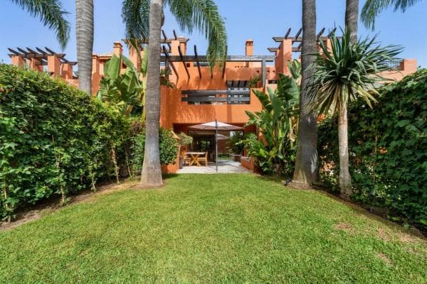 Chalet adosado en venta en Barrio Lomas de Marbella Club , Marbella photo 1