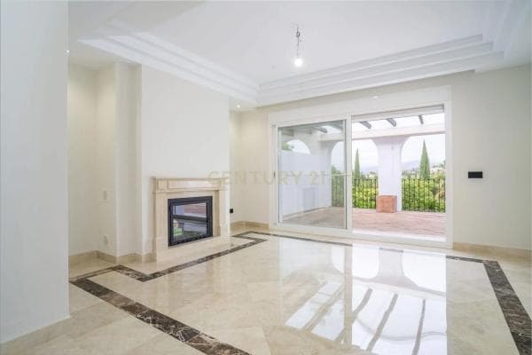 Ático en venta en Calle Lago de los Cisnes, 1, Marbella thumbnail 1