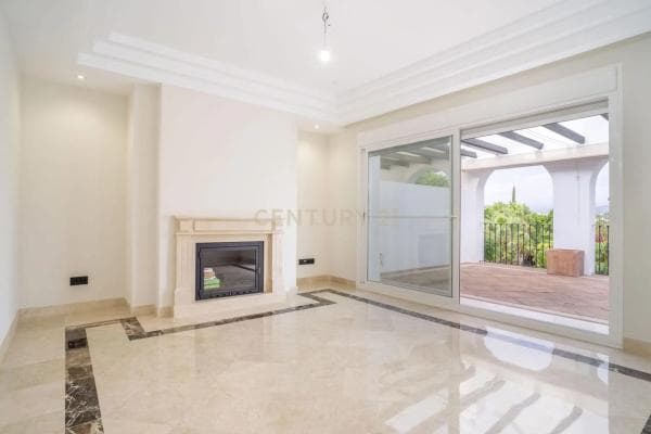 Ático en venta en Calle Lago de los Cisnes, 1, Marbella thumbnail 2