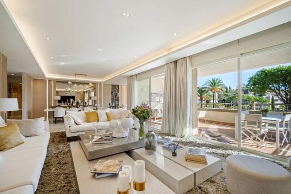 Piso en venta en Barrio Las Lomas de Río Verde, Marbella
photo 1