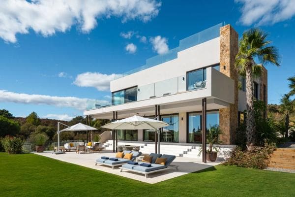 Independent chalet for sale in Urbanizacion Hibiscos, 39, Marbella
photo 1