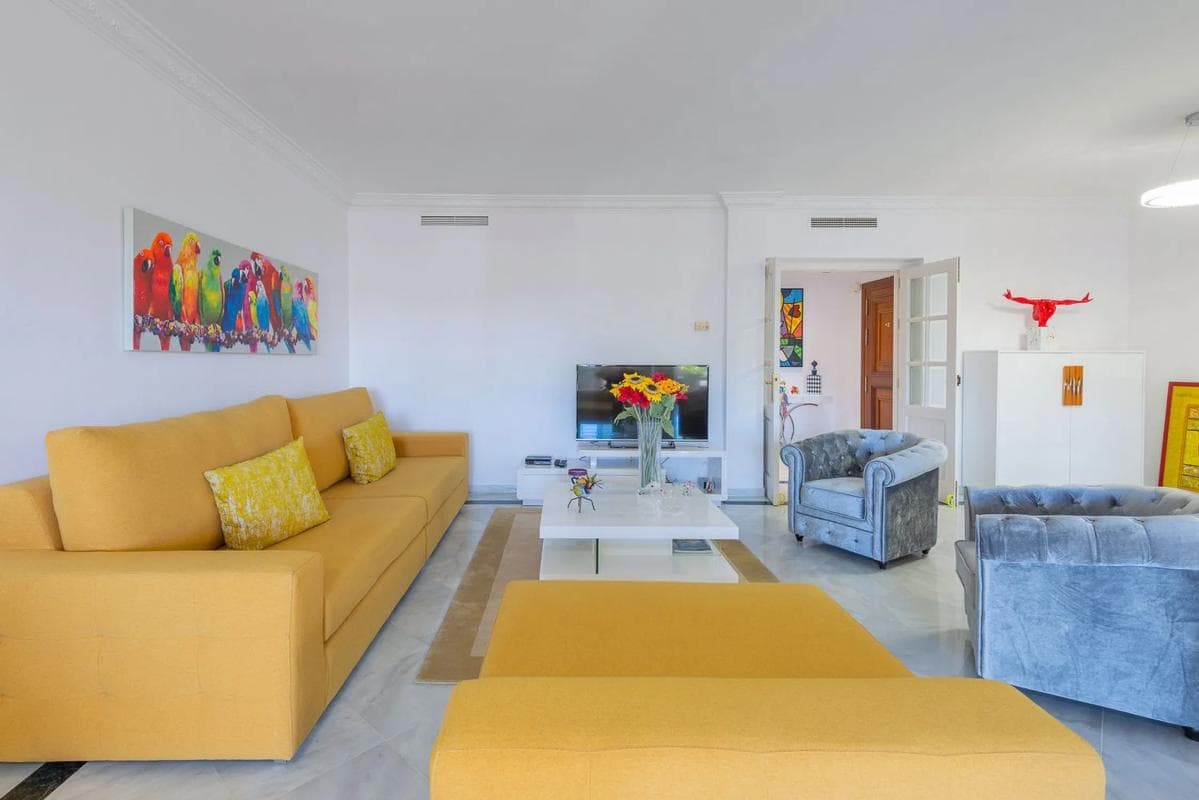Sale of apartment in Urbanización Monte Paraíso, 8, Marbella
photo 3