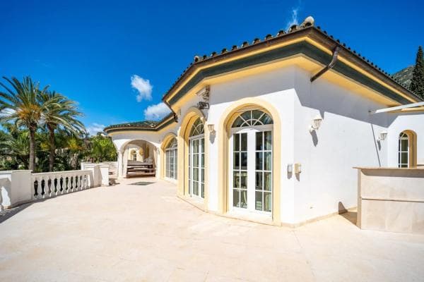 Independent chalet for sale in Barrio Sierra Blanca, Marbella
thumbnail 2