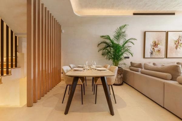 Chalet adosado en venta en Calle Algorta , Marbella thumbnail 2