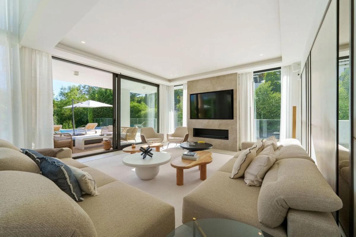 Venta de chalet independiente en Pintor Francisco Iturrino, Marbella
photo 2