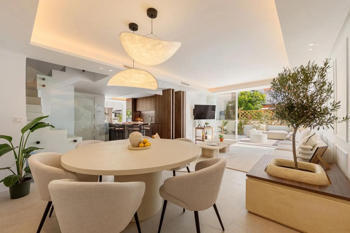 Venta de chalet adosado en Calle Calomela, 9 -1 , Marbella photo 2