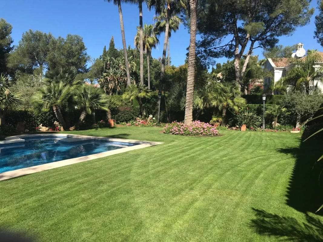 Sprzedaż niezależnego domku jednorodzinnego w Lugar Urbanizacion Altos Reales, 6 A, Marbella photo 2