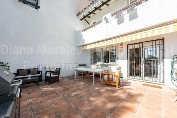Chalet adosado en venta en Avenida de Ceuta , Marbella thumbnail 2