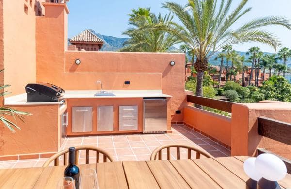 Chalet adosado en venta en Pintor Francisco Iturrino , Marbella thumbnail 2