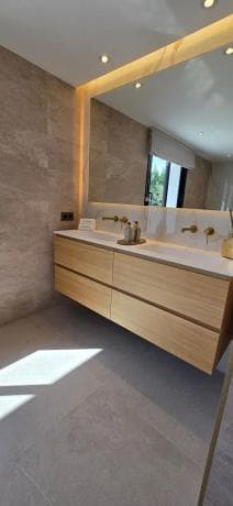 Chalet adosado en venta en Calle Casares , Marbella thumbnail 2
