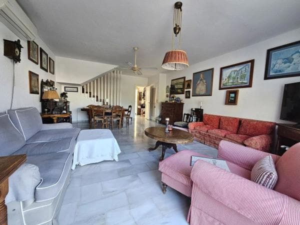 Chalet adosado en venta en Calle de Marcasitas , Marbella thumbnail 2