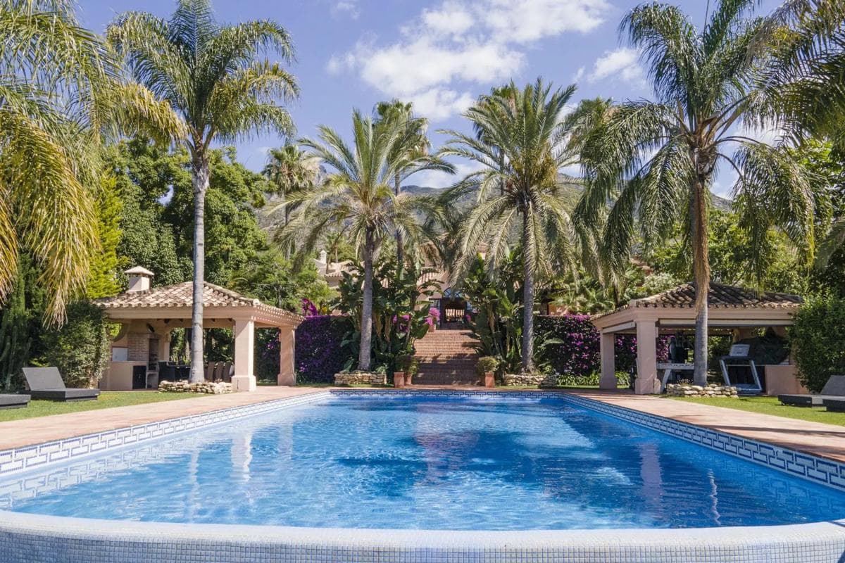 Sprzedaż niezależnego domku jednorodzinnego w Calle Bach, 15, Marbella photo 2
