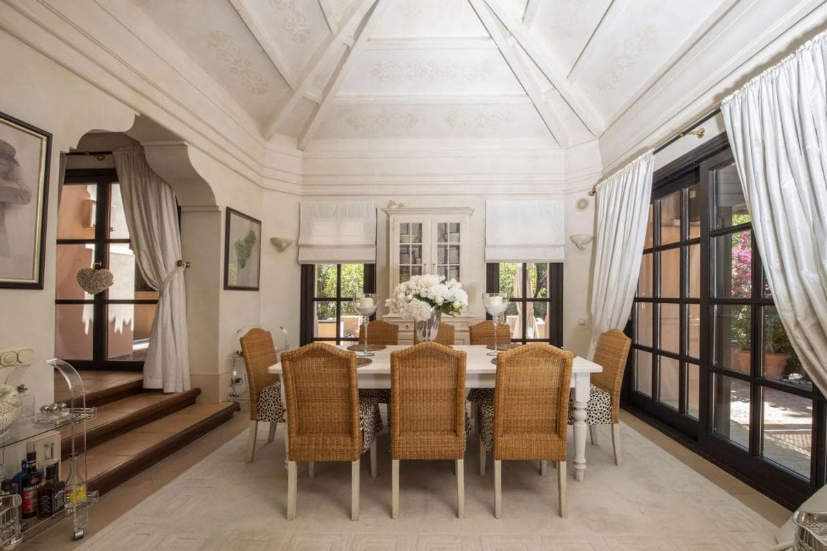 Sprzedaż niezależnego domku jednorodzinnego w Calle Bach, 15, Marbella photo 4