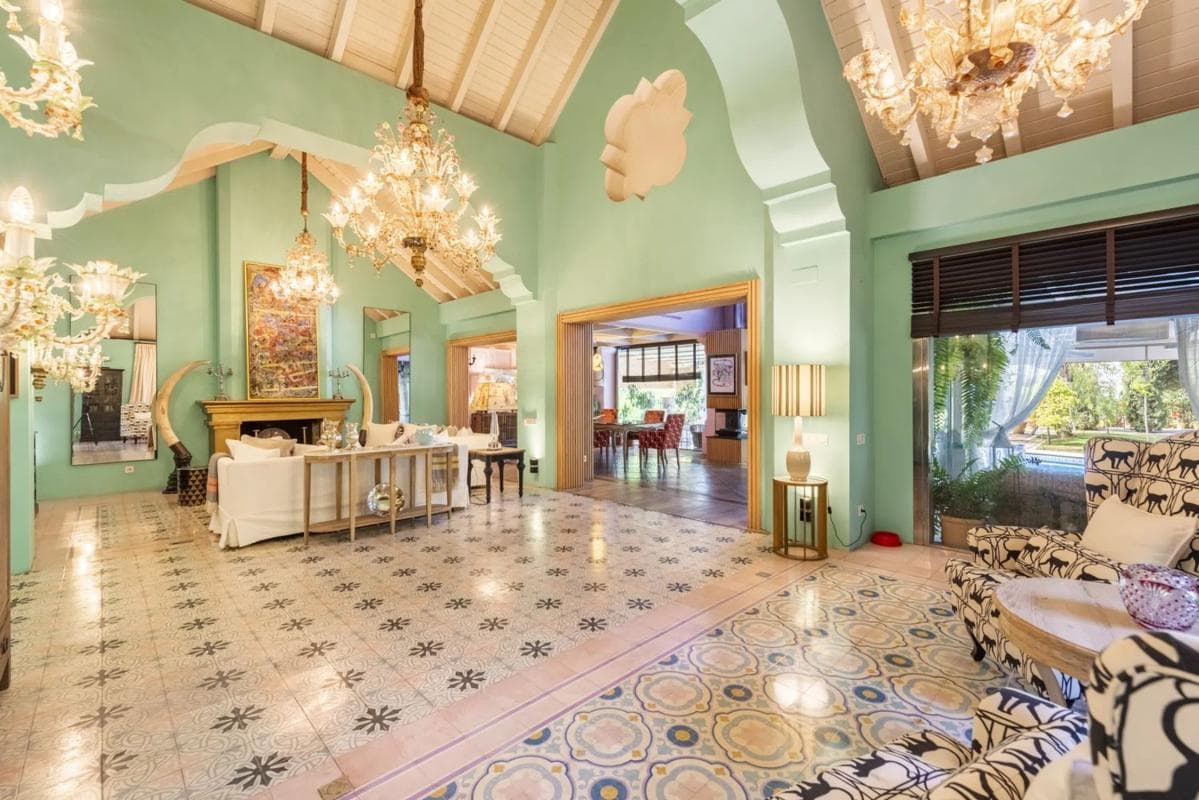 Sprzedaż niezależnego domku jednorodzinnego w Barrio Lomas de Marbella Club, Marbella photo 2