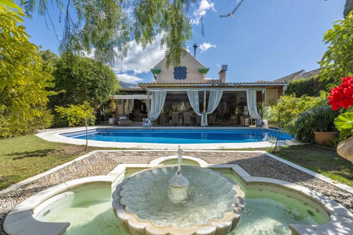 Sprzedaż niezależnego domku jednorodzinnego w Barrio Lomas de Marbella Club, Marbella photo 3