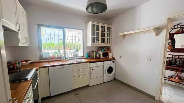Chalet adosado en venta en Calle de Marcasitas , Marbella thumbnail 1