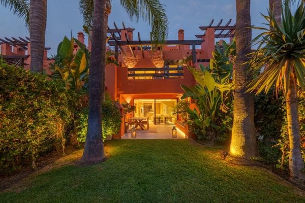 Chalet adosado en venta en Barrio Lomas de Marbella Club , Marbella photo 1