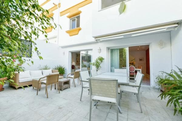 Chalet adosado en venta en Barrio La Carolina-Guadalpín , Marbella photo 1