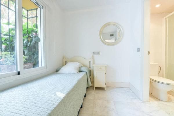 Chalet adosado en venta en Barrio La Carolina-Guadalpín , Marbella thumbnail 1