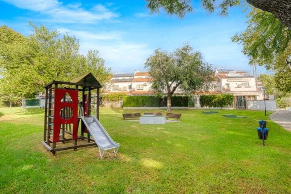 Chalet adosado en venta en Avenida de Ceuta s/n , Marbella thumbnail 1