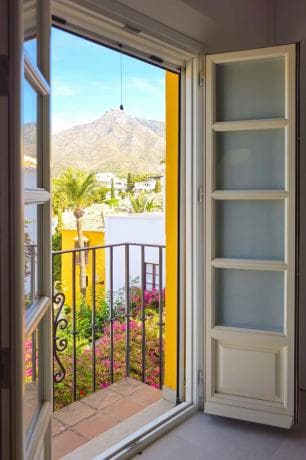 Chalet adosado en venta en Las Lomas de Marbella Club Pueblo , Marbella thumbnail 2