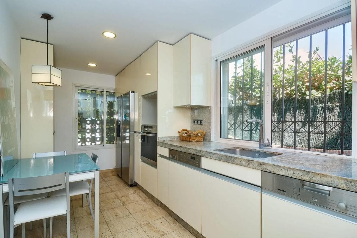 Sale of townhouse in Calle Velázquez, 8 , Marbella photo 3