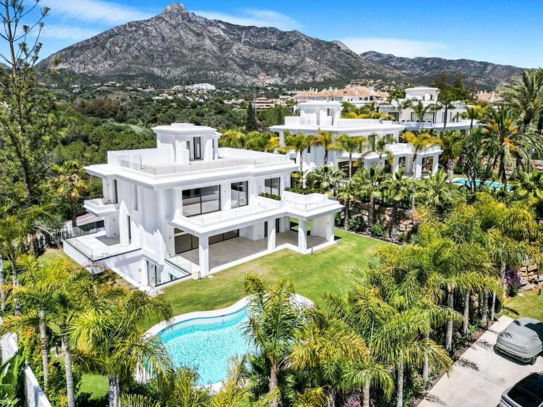 Sprzedaż niezależnego domku jednorodzinnego w Barrio Lomas de Marbella Club, Marbella photo 2