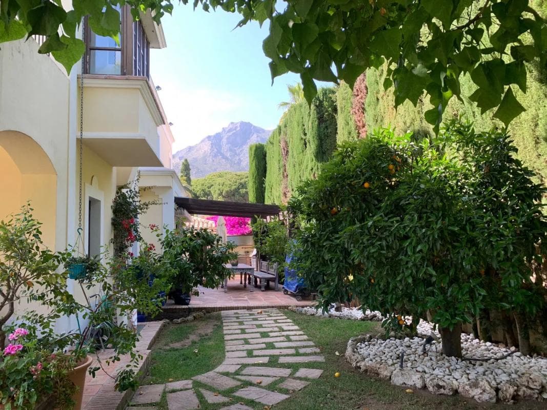 Sprzedaż niezależnego domku jednorodzinnego w Barrio Sierra Blanca, Marbella photo 4