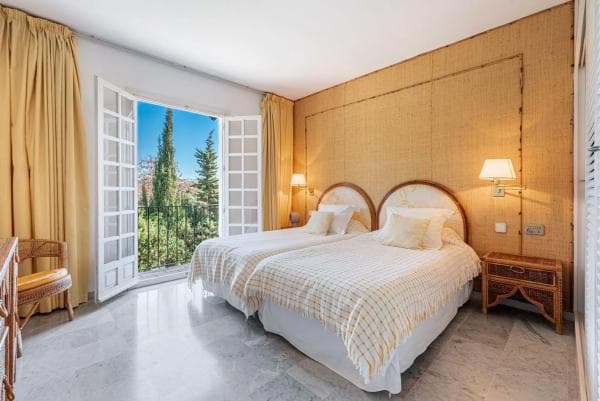 Ático en venta en Bulevar Príncipe Alfonso de Hohenlohe, Marbella photo 1