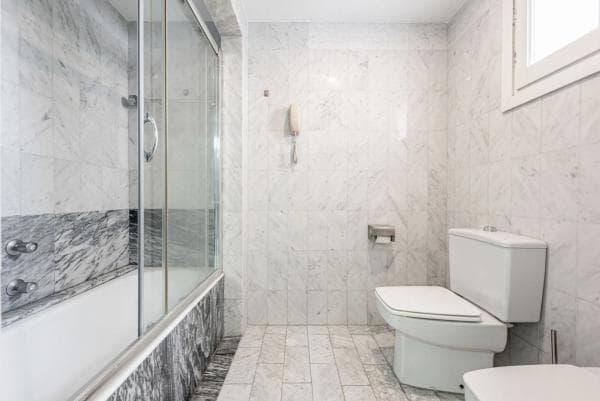 Ático en venta en Bulevar Príncipe Alfonso de Hohenlohe, Marbella thumbnail 1