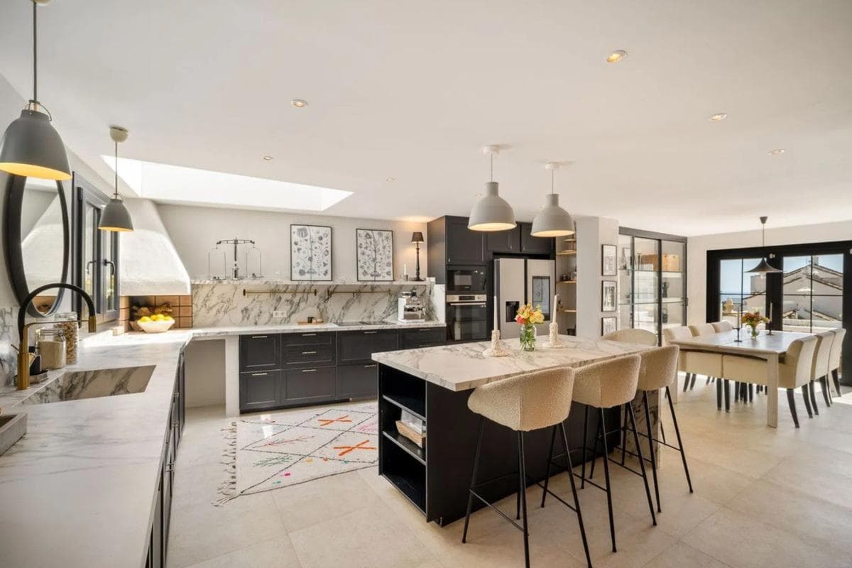 Sale of townhouse in Urbanización Marbella Hill Club , Marbella photo 2