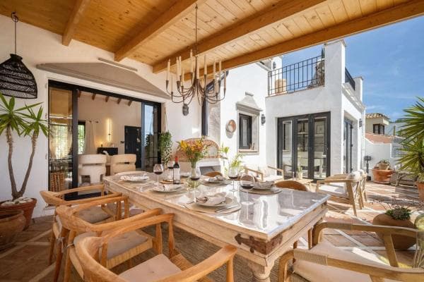 Chalet adosado en venta en Urbanización Marbella Hill Club , Marbella thumbnail 2
