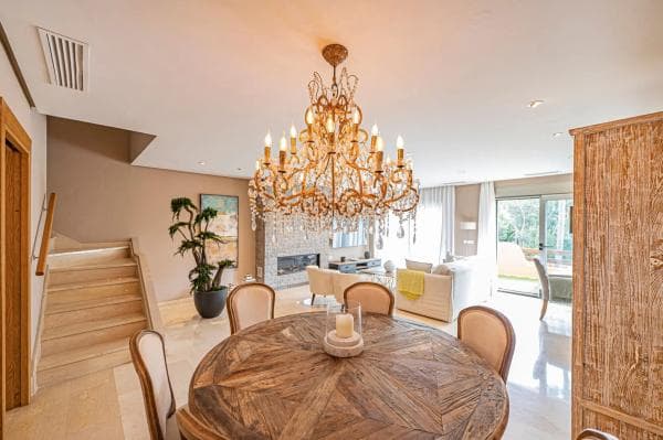 Chalet adosado en venta en Calle Calomela , Marbella photo 1